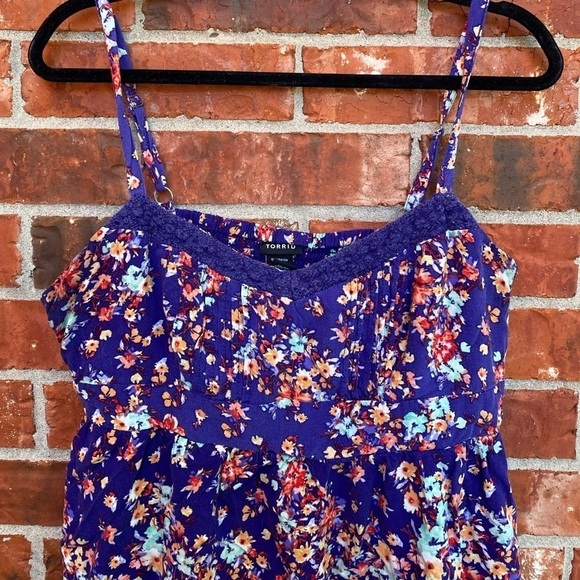Torrid 1 Womens Blue Floral Multicolor Challis Shirred Back Spaghetti Strap Tank - Picture 2 of 8